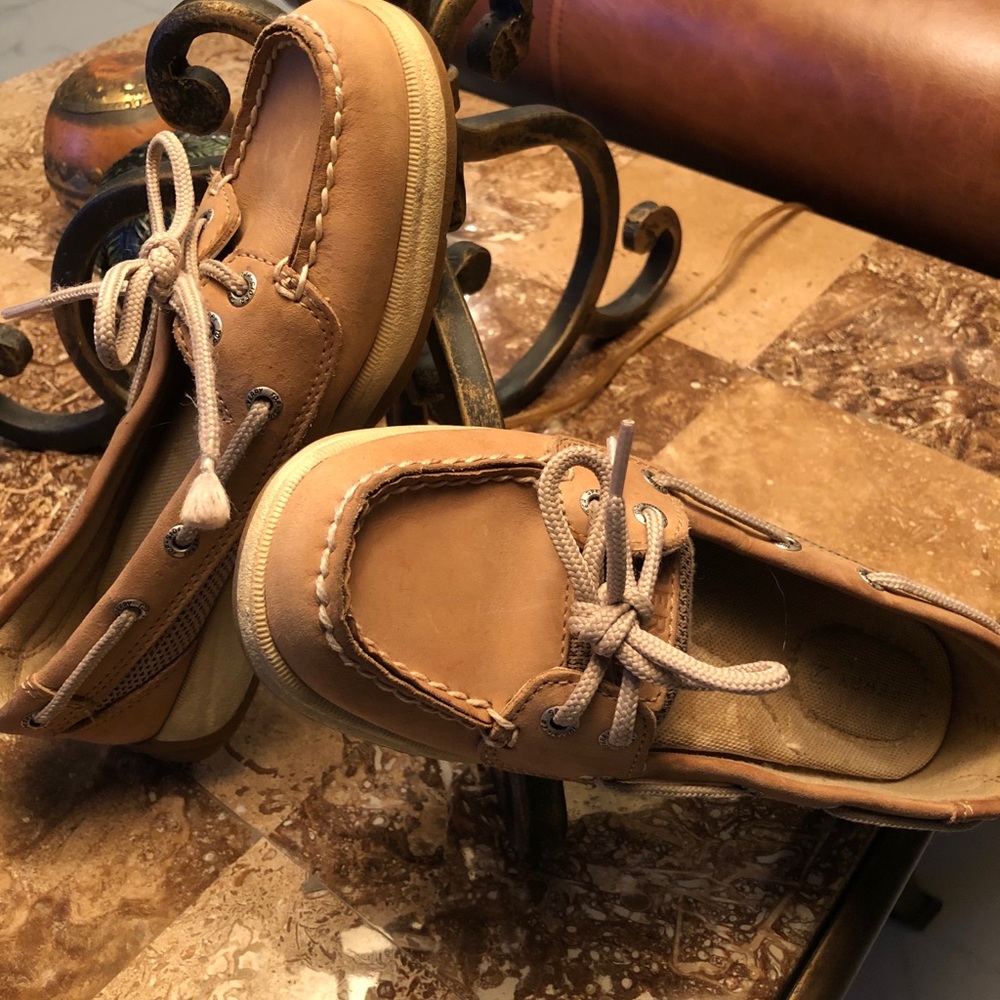 Size 5 colored Fawn Sperry’s